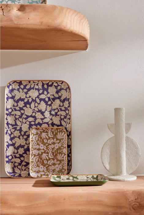 Plateau bohème chic à fleurs
