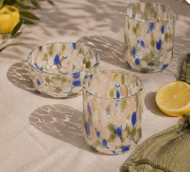Verre à taches bleu